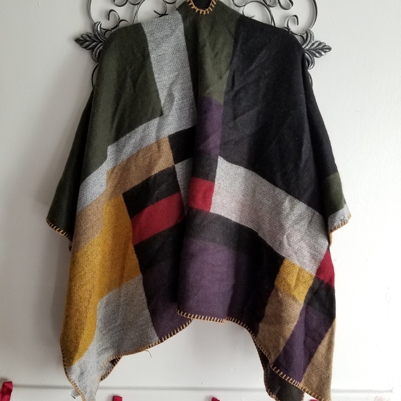 Forever 21 Woven Heart Color Block Poncho - Picture 6 of 6